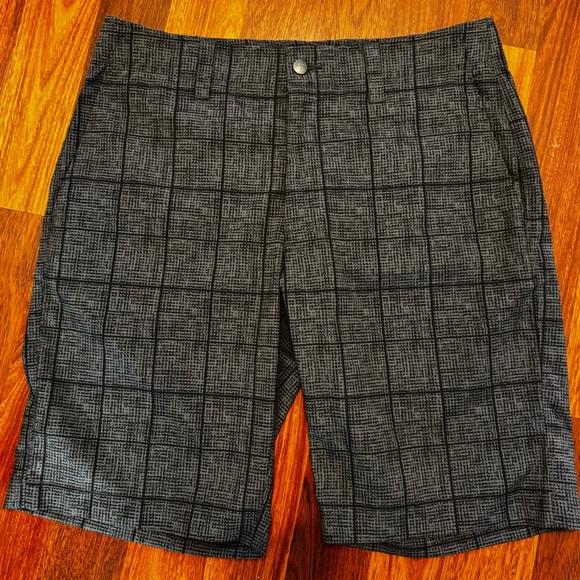 Men’s Callaway Golf Shorts 
Size 32 - Picture 1 of 4